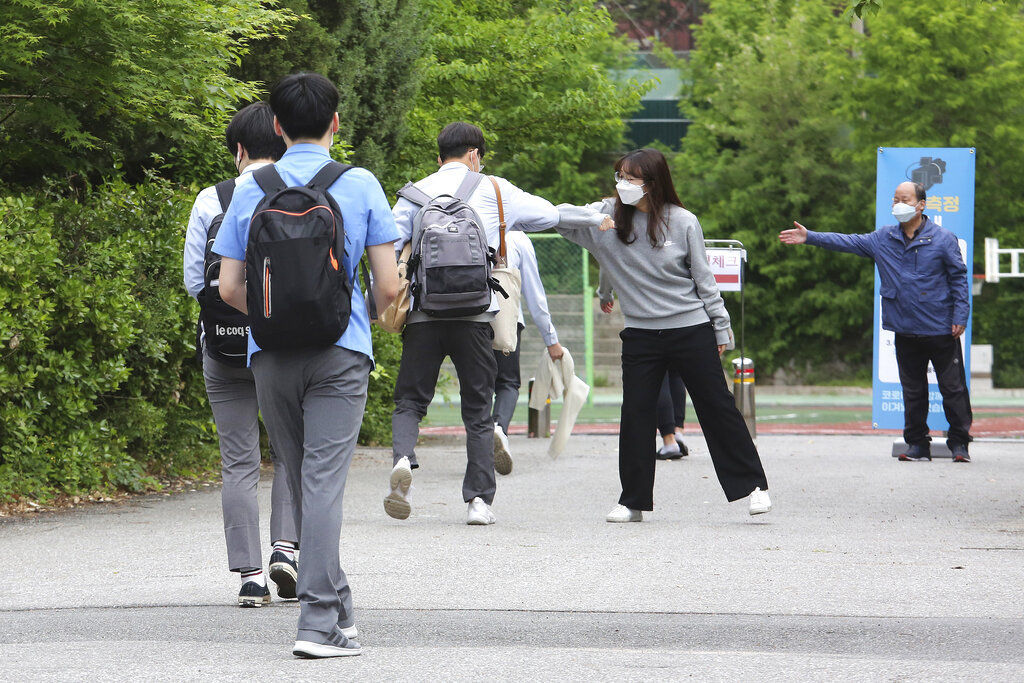 APTOPIX Virus Outbreak South Korea